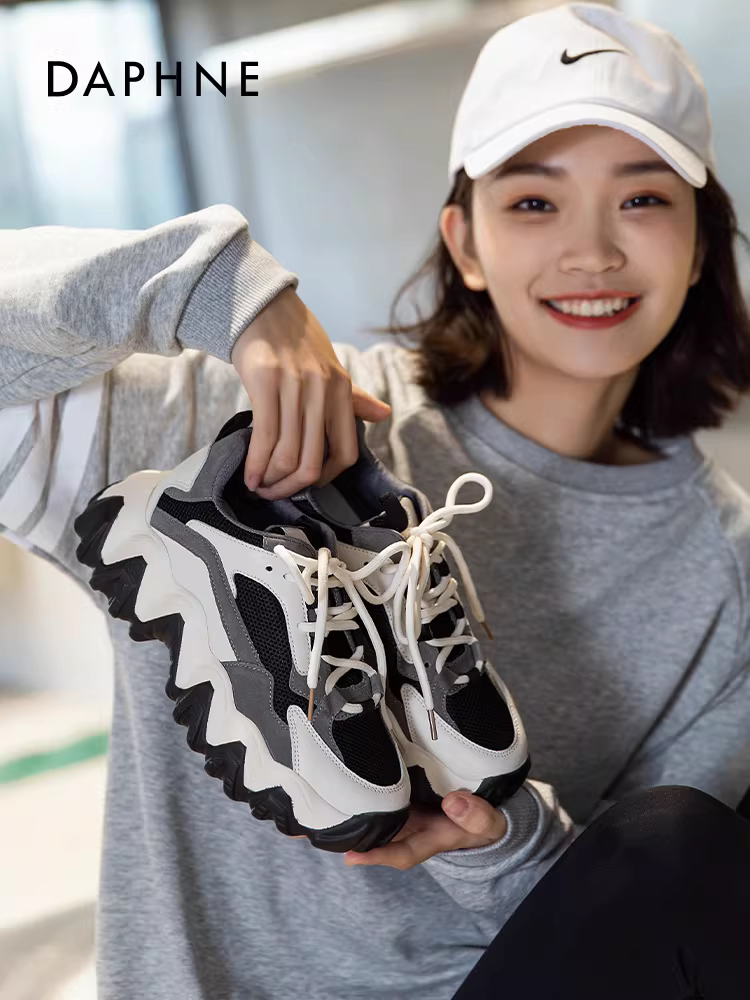 Giày bố đế dày tăng chiều cao Daphne dành cho nữ, giày nữ mới mùa thu 2025, giày panda giúp chân trông nhỏ hơn, giày thể thao nữ.