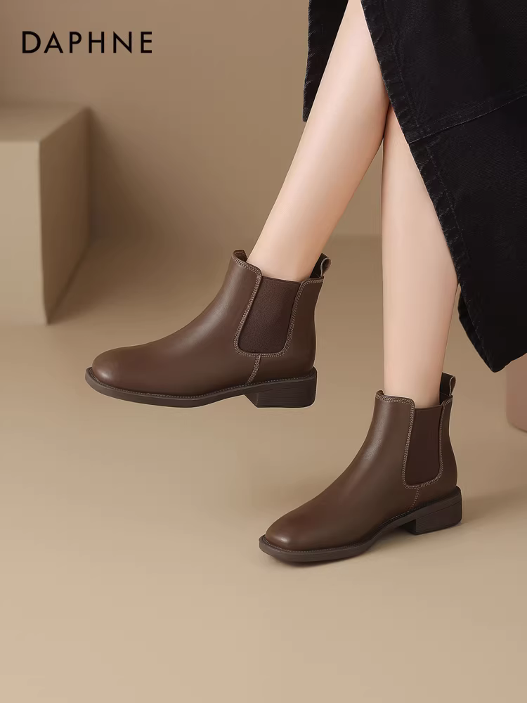 Giày bốt nữ Daphne Chelsea mùa thu đông lót lông cừu 2025 kiểu mới, bốt thấp đế bằng, bốt Martin nữ, giày da, bốt cổ ngắn
