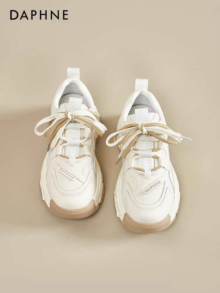 Giày thể thao nữ Daphne lót lông cừu, giày thể thao đế dày tăng chiều cao màu trắng mới năm 2025, giày thể thao mùa đông thường ngày cho nữ.