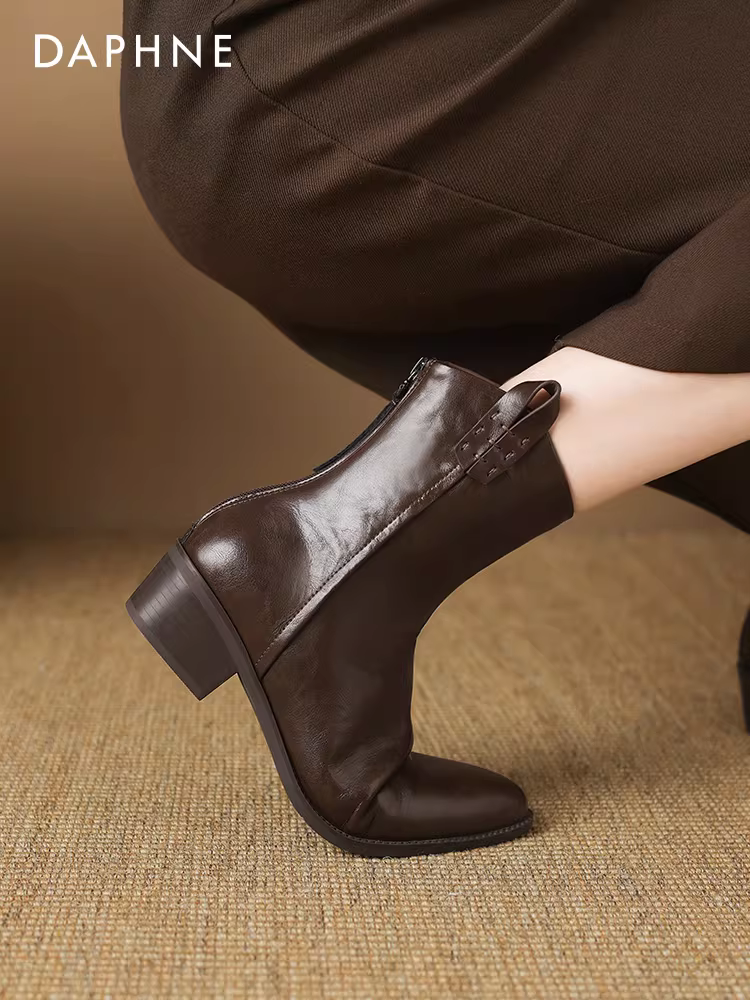 Giày bốt ngắn Daphne Chelsea nữ 2025 kiểu mới thu đông cổ điển, kiểu dáng Martin cổ chữ V, giày bốt cưỡi ngựa kiểu Tây Melard