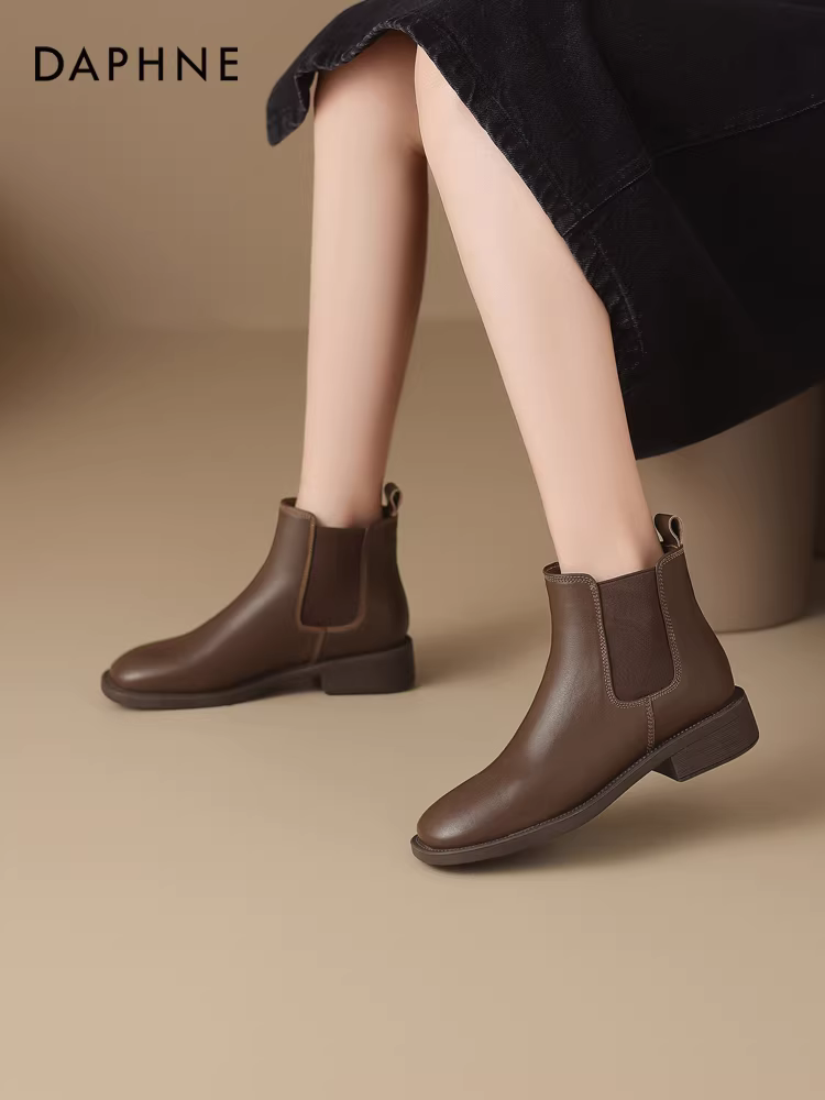 Giày bốt nữ Daphne Chelsea mùa thu đông lót lông cừu 2025 kiểu mới, bốt thấp đế bằng, bốt Martin nữ, giày da, bốt cổ ngắn