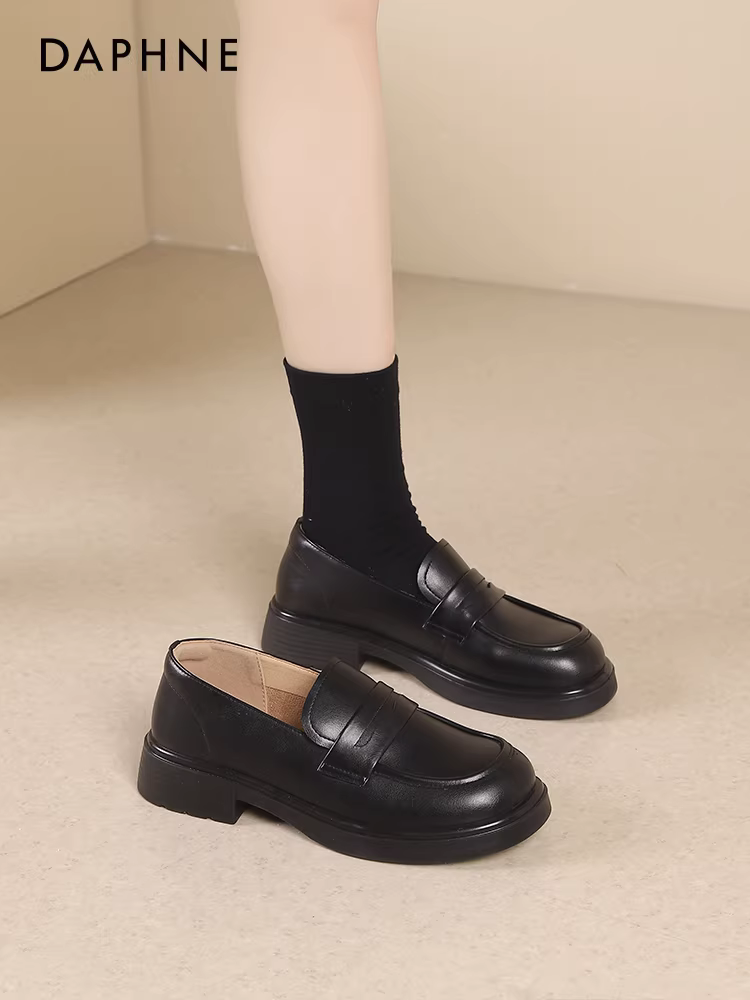 Giày lười đế dày Daphne dành cho nữ 2025, mẫu mới xuân thu, đa năng, màu đen, chất liệu da mềm, kiểu lười dễ mang.