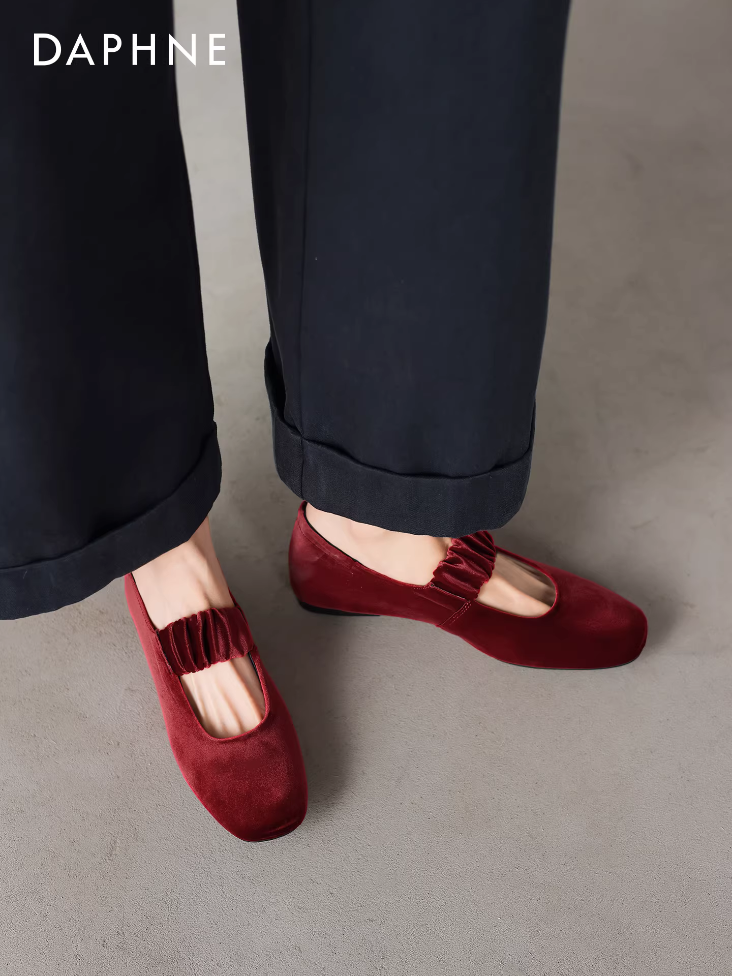 Giày bệt nữ Daphne màu đỏ, mẫu mới thu 2025, chất liệu da lộn, giày cưới, đế mềm, kiểu Mary Jane Pháp.