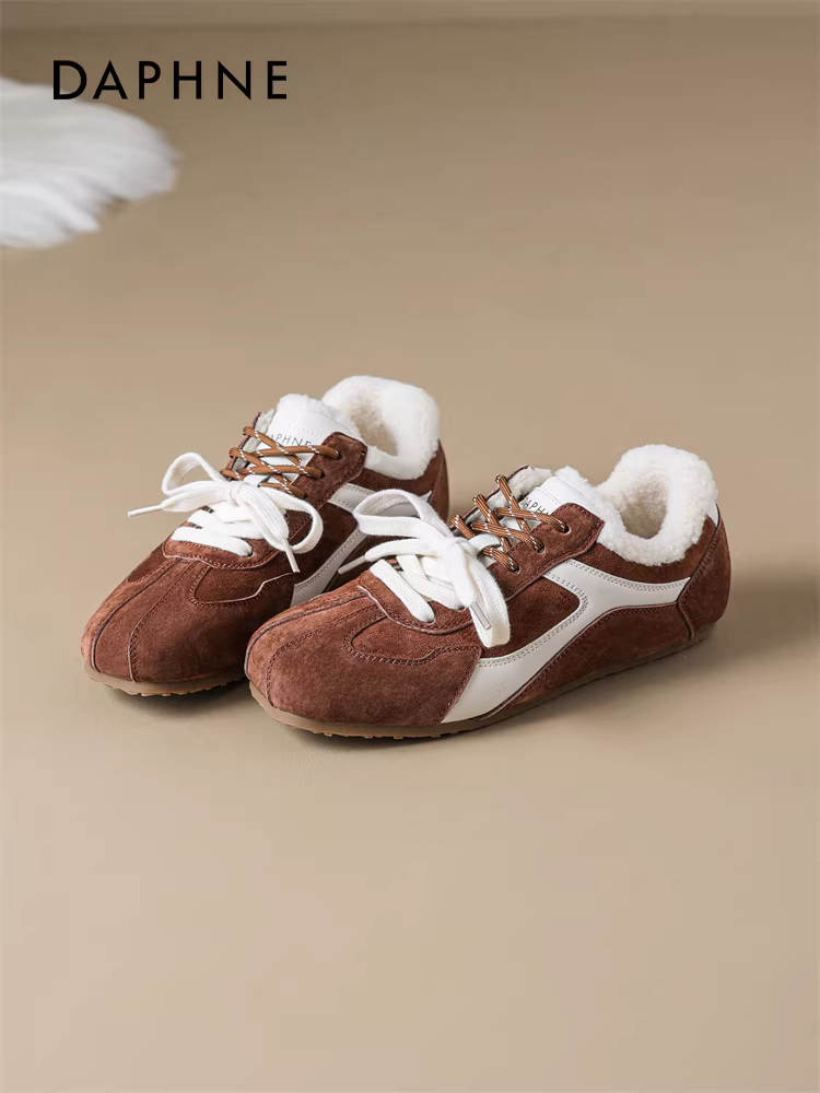 Giày tập Đức lót lông Daphne dành cho nữ, kiểu mới mùa đông 2025, ấm áp, đế dày, đa năng, lông mềm, đế mềm, màu trắng, kiểu ủng tuyết.