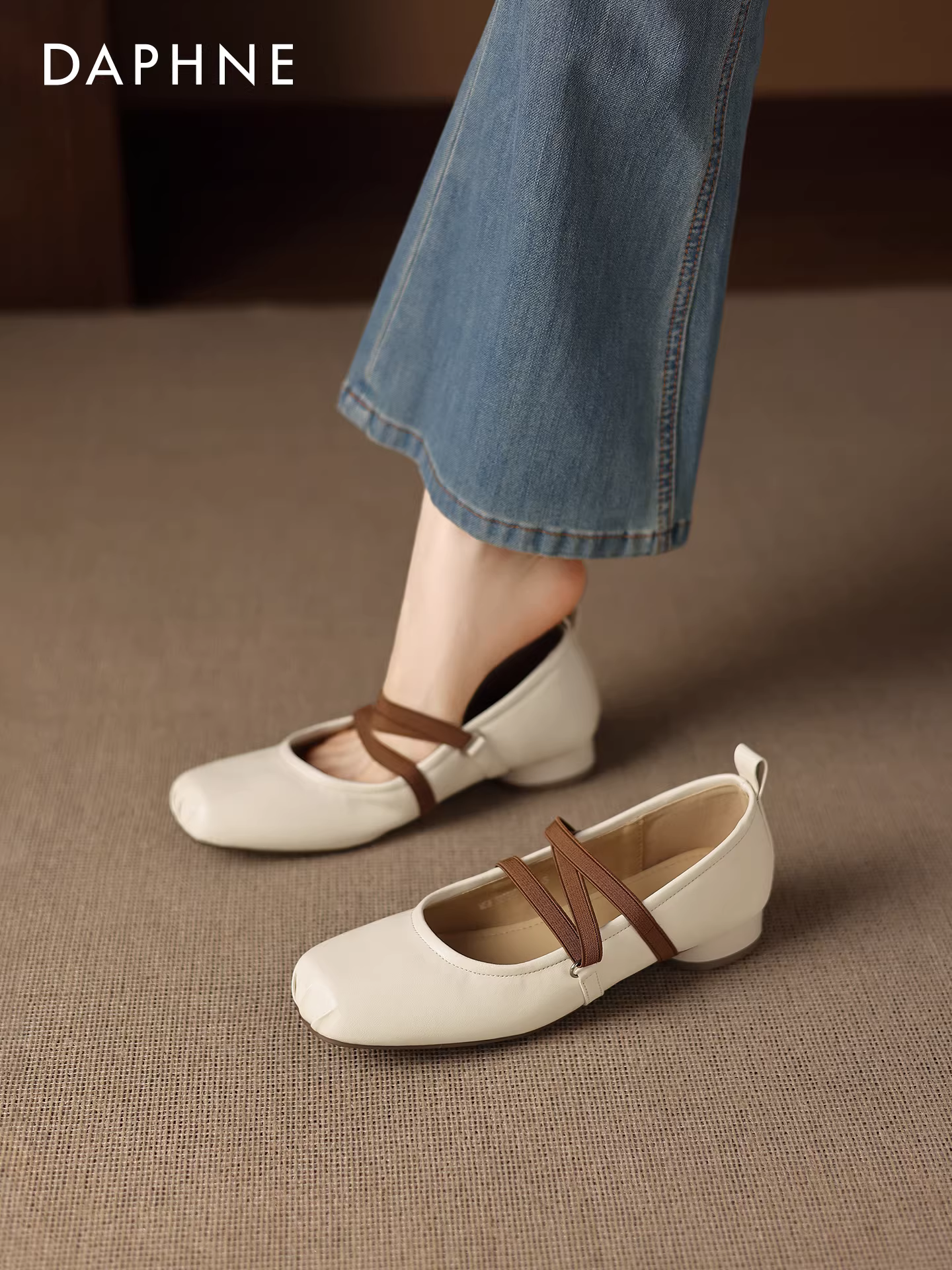 Giày bệt Daphne nữ 2025 màu nâu mới kiểu dáng nông miệng giày kiểu Pháp cổ điển Mary Jane giày nữ giày da nhỏ