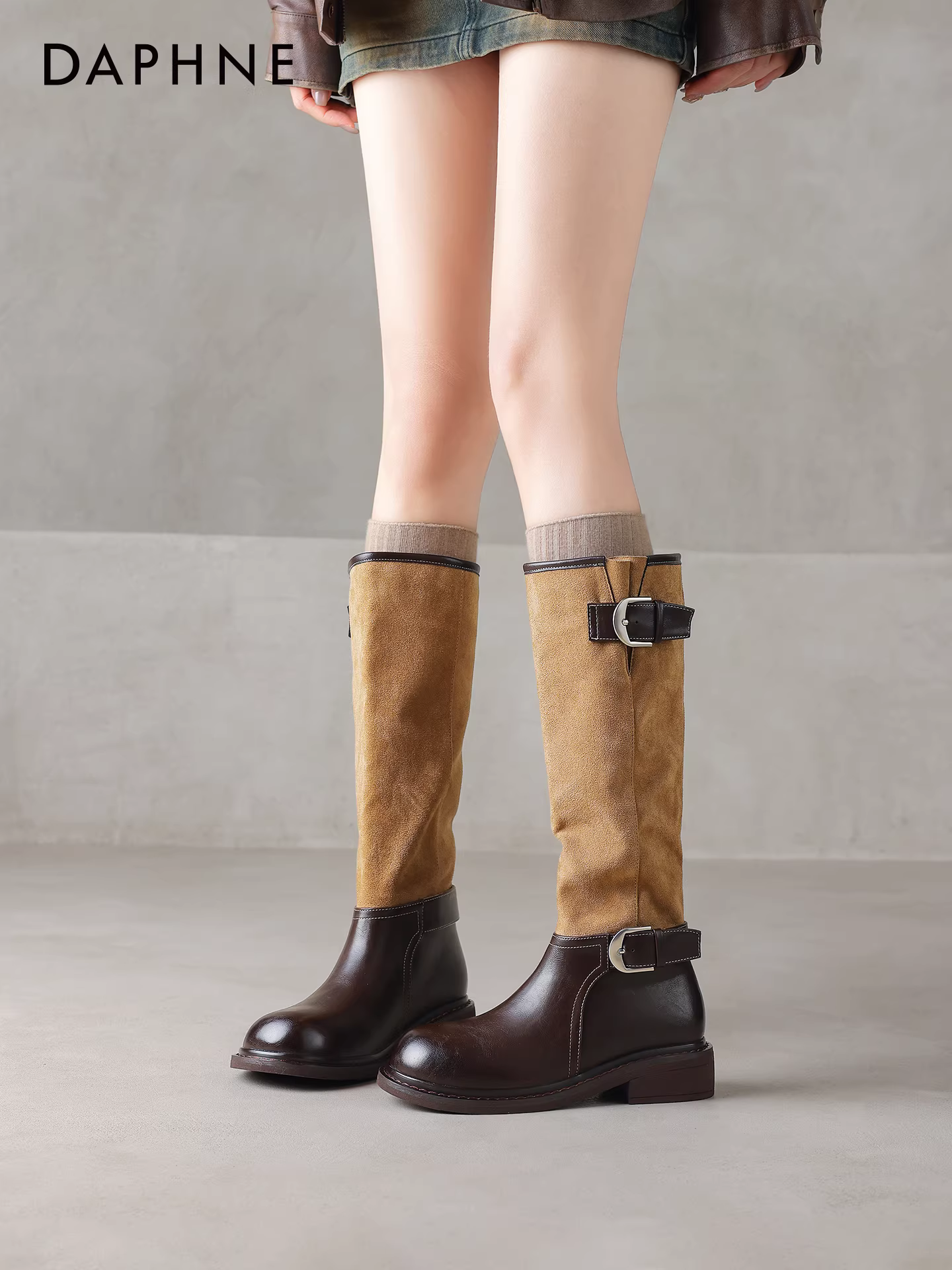 Giày bốt nữ Daphne cao cổ mùa đông 2025 kiểu mới, bốt Martin phối màu, bốt đế bằng, bốt da lộn, bốt đi xe