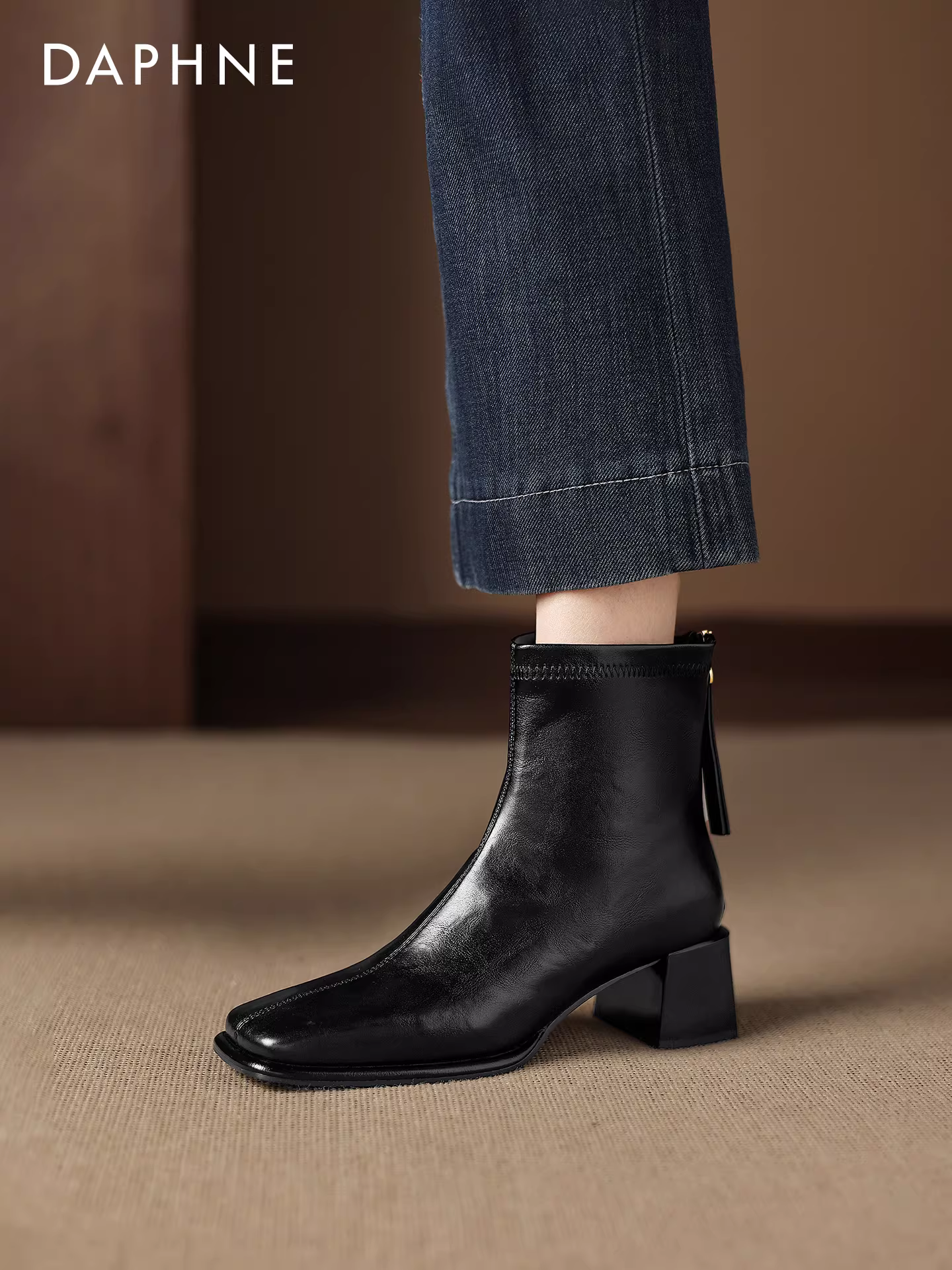 Giày bốt nữ Daphne mũi vuông cổ ngắn 2025, màu đen, mùa đông, gót cao, gót thô, kiểu Martin