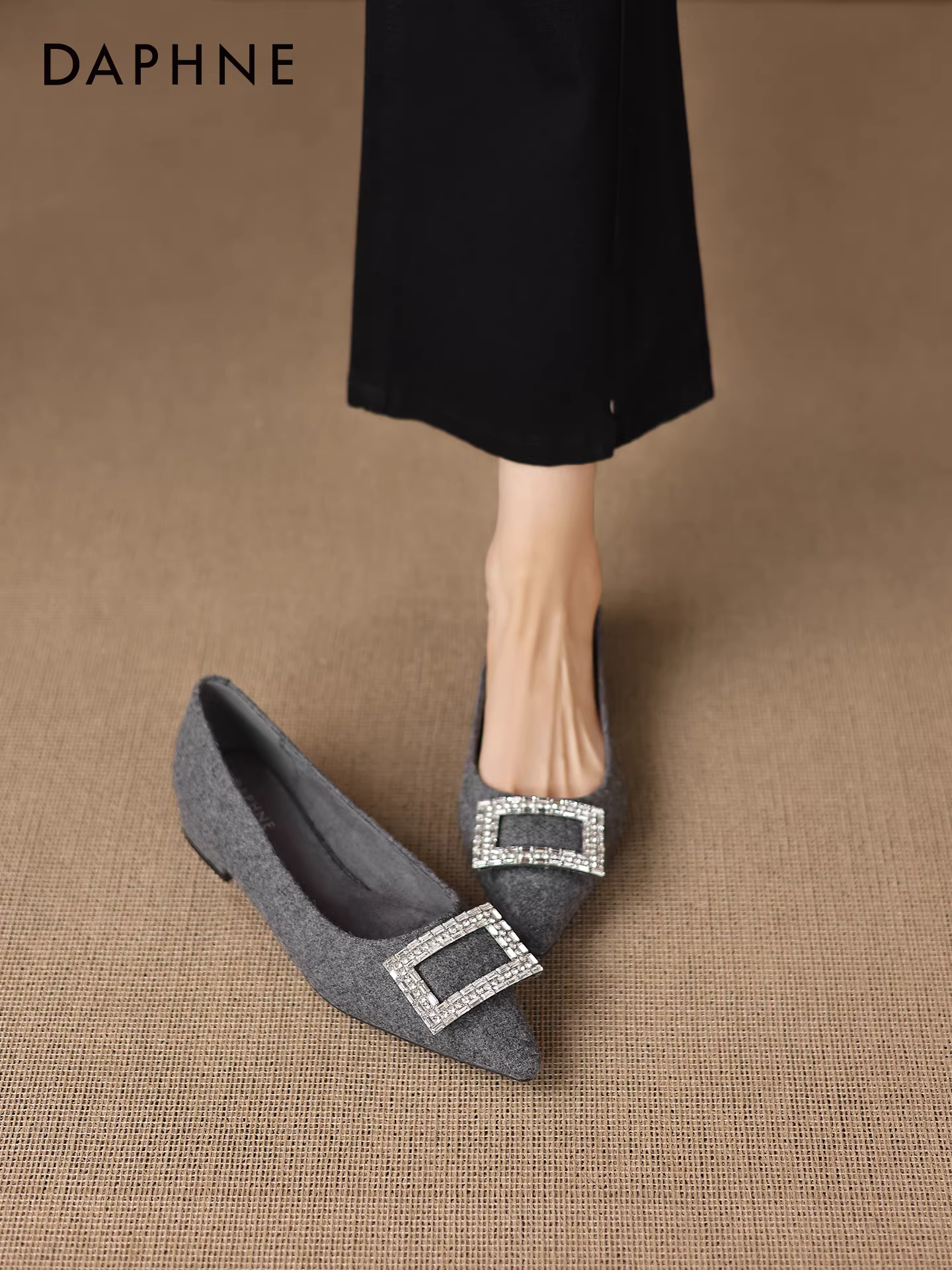 Giày bệt mũi nhọn đính đá Daphne màu xám nhạt dành cho nữ, mùa thu đông 2025, kiểu Pháp, đi làm, kiểu Mary Janes