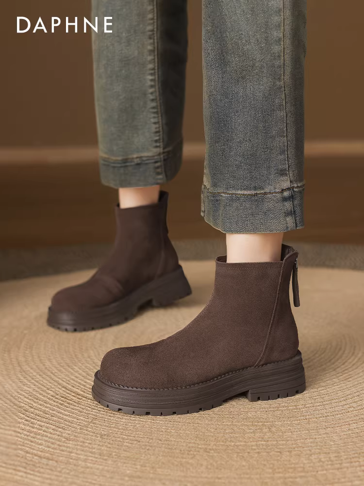 Giày bốt ngắn đế dày bằng da lộn Daphne dành cho nữ, bốt đen dành cho nữ, kiểu mới thu đông 2025, bốt ôm dáng lót lông, giày mùa đông nữ