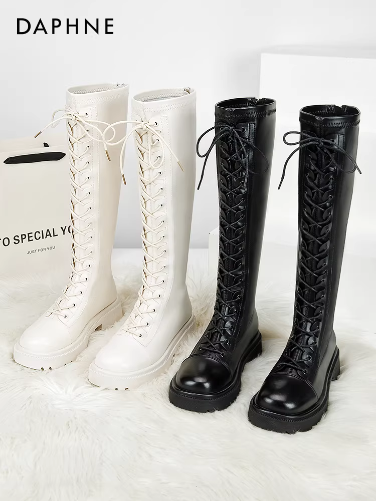 Giày bốt dài Daphne dành cho nữ, kiểu dáng hot mùa thu đông 2024, phong cách Anh quốc, tôn dáng, cao quá gối, kiểu bốt cưỡi ngựa dành cho nữ