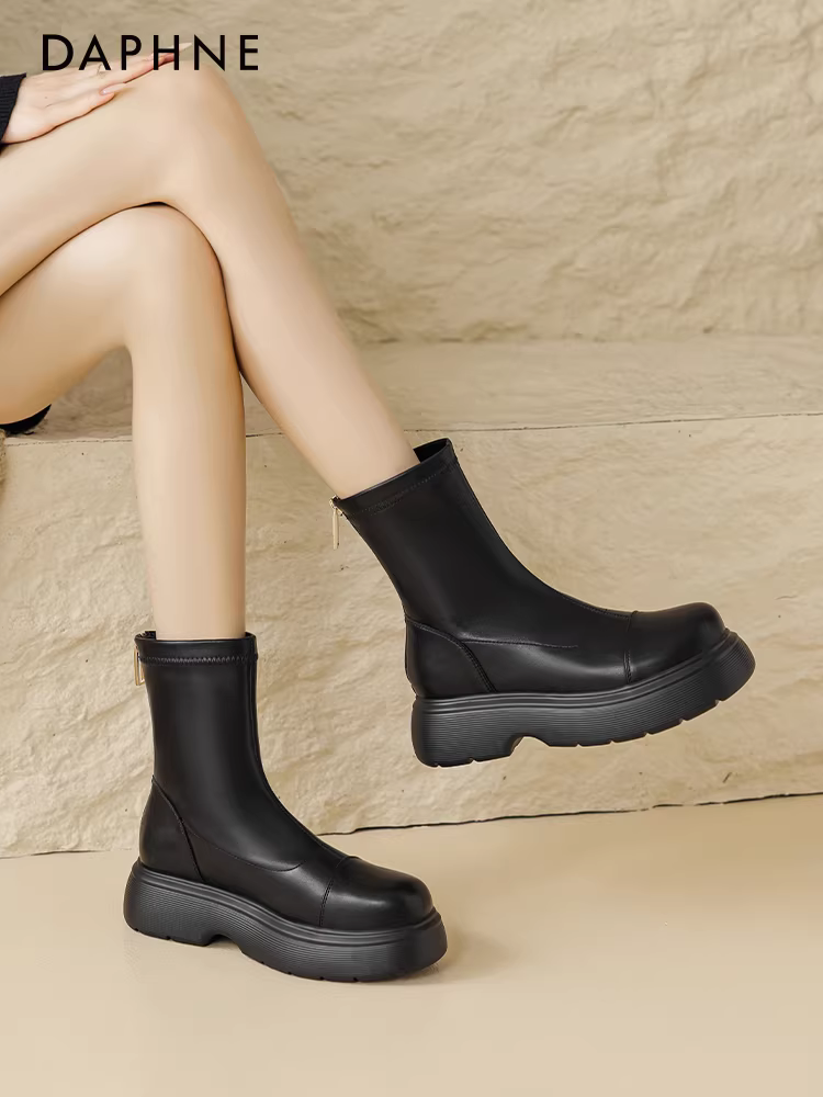 Giày bốt Martin da mềm Daphne dành cho nữ, lót lông cừu và dày dặn, kiểu dáng cổ điển đế dày mùa thu, bốt ngắn kiểu Chelsea nhỏ nhắn.