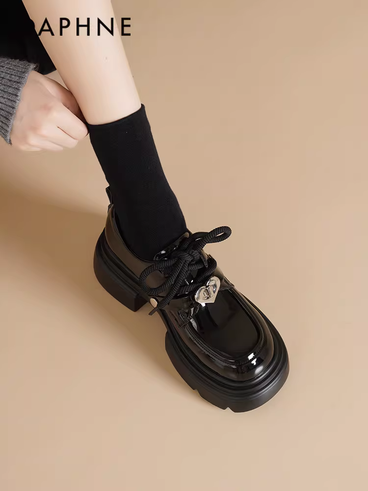 Giày lười đế dày Daphne dành cho nữ 2025, giày nữ mùa thu mới, giày đơn giản đa năng, phong cách Anh, giày da đen dành cho nữ