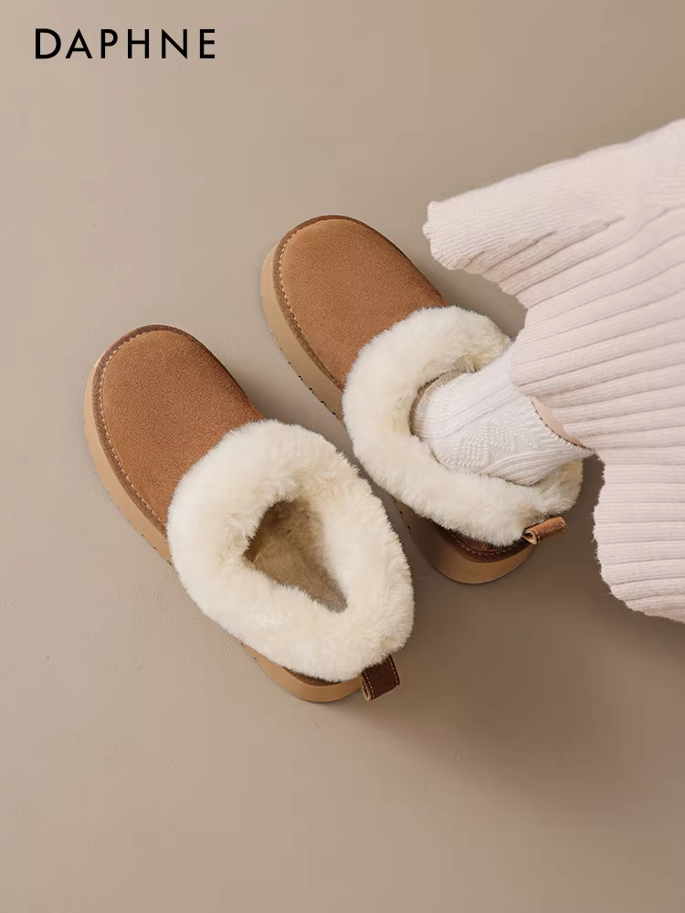 Giày bốt tuyết cổ thấp Daphne dành cho nữ, kiểu mới mùa đông 2025, lót lông cừu dày, giày lông xù ấm áp, đế dày, giày bông Đông Bắc