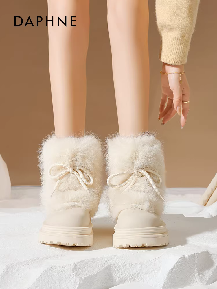 Giày bốt tuyết lót lông cừu đế dày Daphne dành cho nữ, mẫu mới mùa đông 2025, giày lông ngắn, mũi rộng, giày bông Đông Bắc