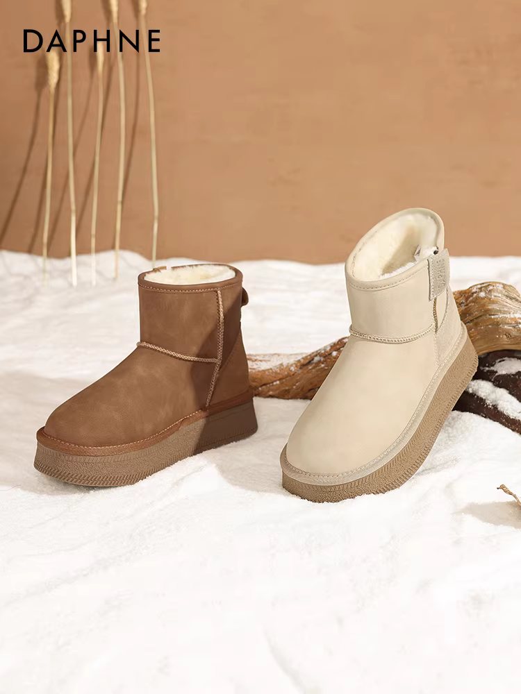 Giày bốt tuyết đế dày Daphne dành cho nữ mùa đông 2025 kiểu mới lót lông cừu giữ ấm da không thấm nước kiểu bánh mì giày bốt ngắn