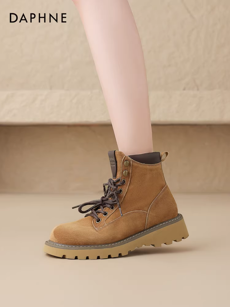 Giày bốt Daphne Martin dành cho nữ, kiểu Anh, bốt ngắn mùa đông 2025 mới, bốt đi bộ đường dài, bốt đế bằng màu vàng, phong cách mùa thu.
