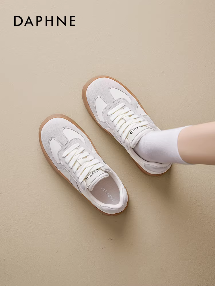 Giày thể thao nữ Daphne kiểu Đức cổ điển, giày thể thao đế dày màu nâu rất thời trang, giày trắng tăng chiều cao đa năng mới năm 2025.