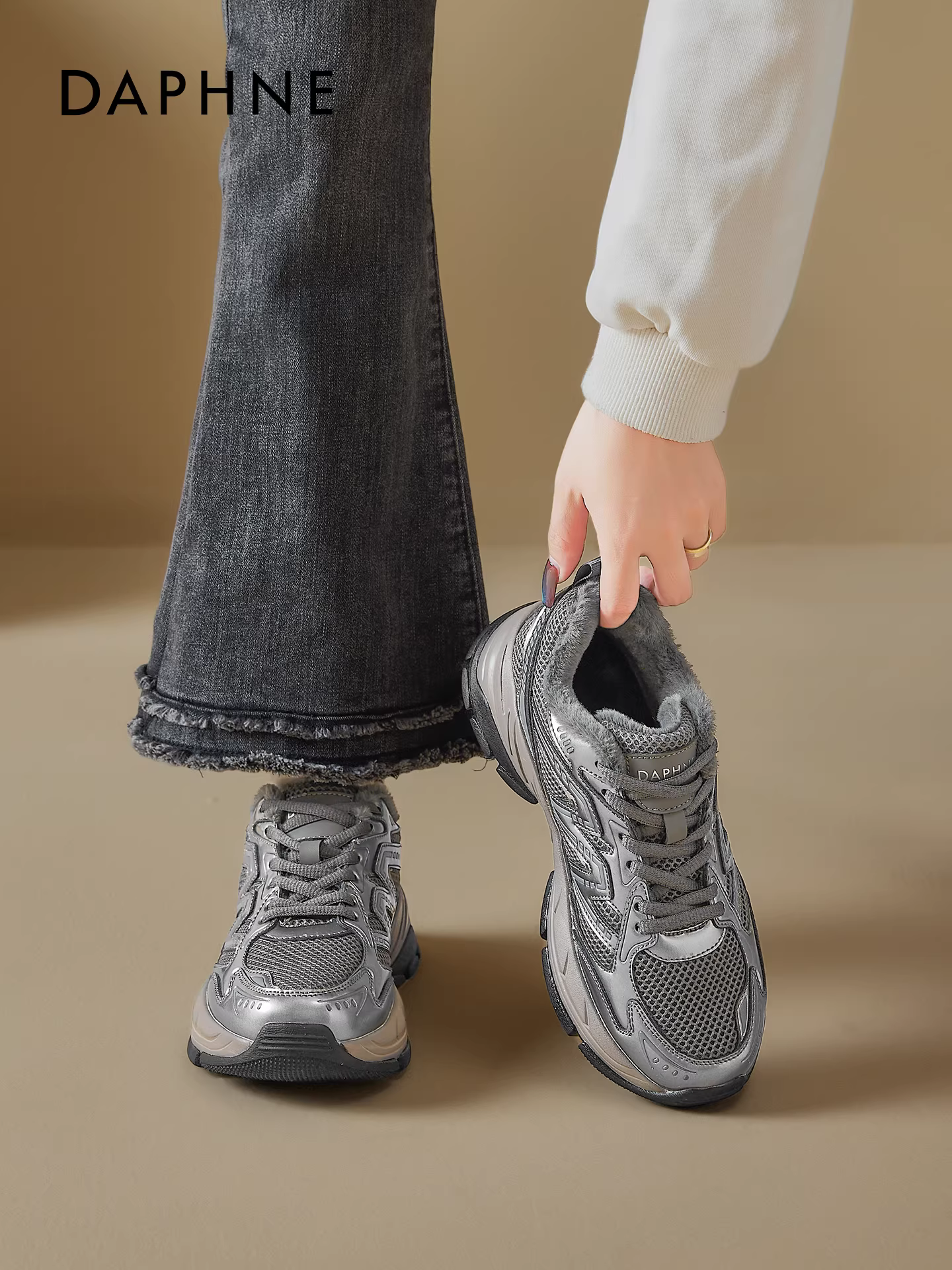 Giày thể thao lót lông cừu Daphne dành cho nữ, giày thể thao đế dày mới mùa thu đông 2025, giày trắng tăng chiều cao, giày thường đa năng.