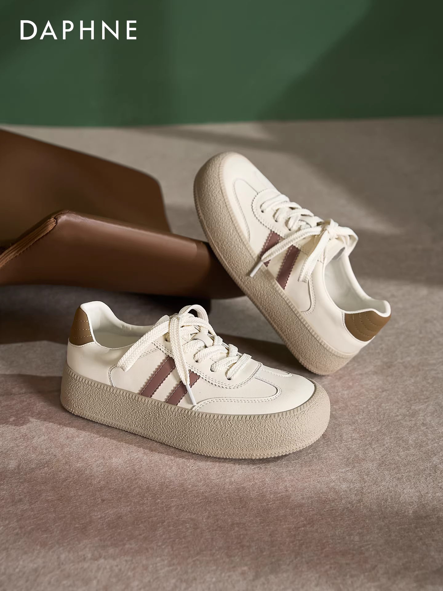 Giày tập Daphne dành cho nữ, giày đế dày mới mùa thu 2025, giày thể thao nữ, phong cách mùa thu, giày thể thao trắng siêu hot.