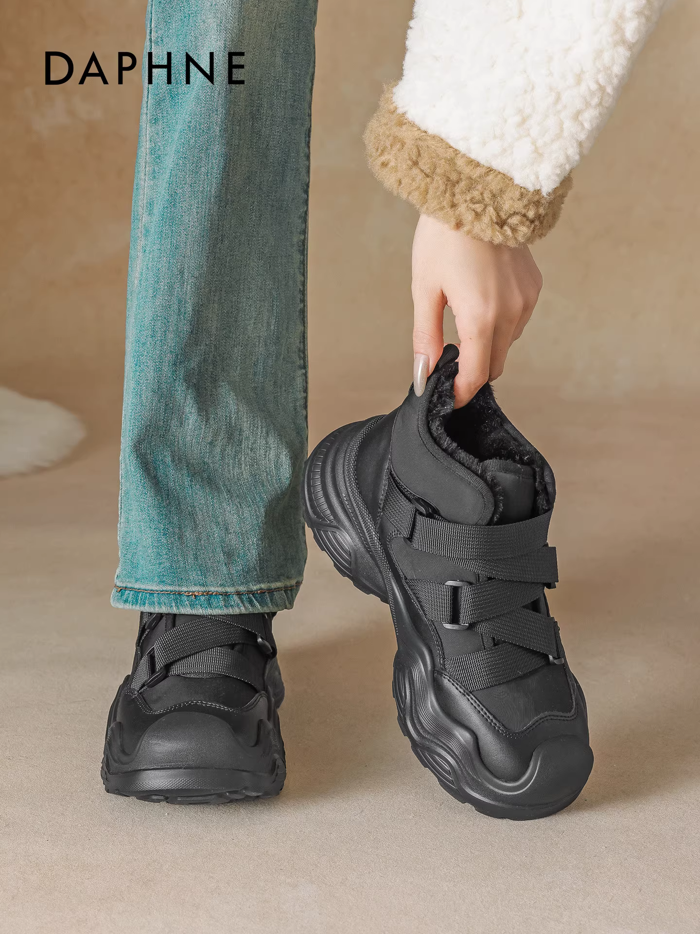 Giày thể thao nữ Daphne lót lông cừu đen, giày tuyết nữ mùa đông 2025 mới, giày cotton tăng chiều cao đế dày