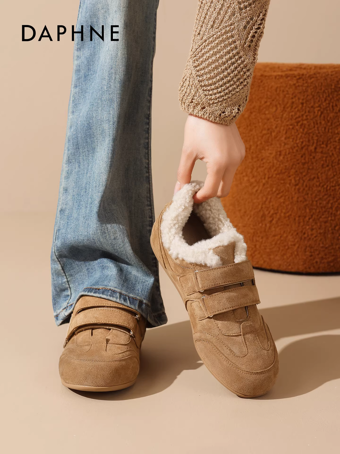 Giày tăng chiều cao Daphne dành cho nữ, kiểu mới mùa đông 2025, kiểu dán quai, kiểu Birkenstock, lót lông, giày bông giữ ấm, ủng tuyết