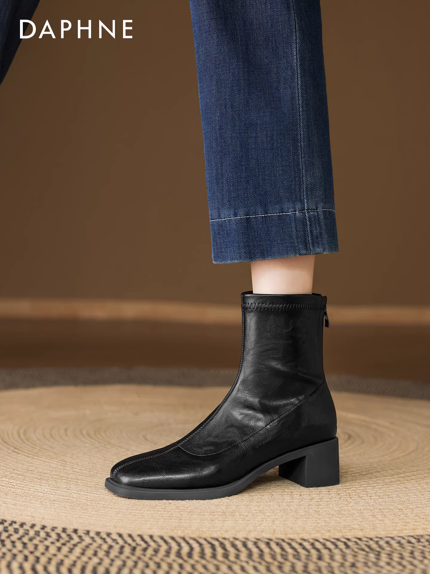 Giày bốt ngắn đen Daphne dành cho nữ 2025 kiểu mới mũi vuông cổ điển, ôm dáng, mùa đông, gót dày, kiểu Martin, giày nữ