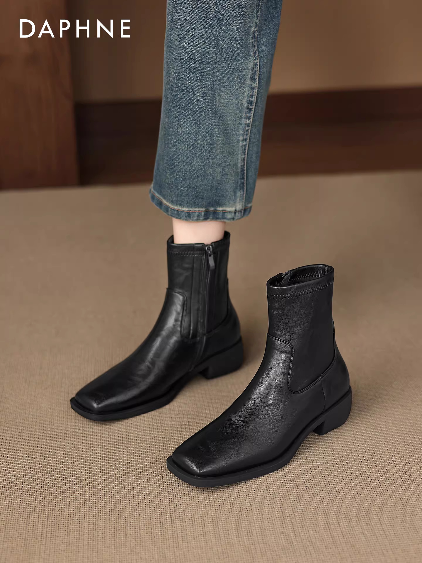 Giày bốt ngắn mũi vuông đen kiểu dáng thon gọn Daphne 2025 mới dành cho nữ mùa thu đông, kiểu Martin, chất liệu da Chelsea