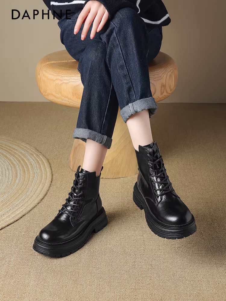Giày bốt Martin đế dày Daphne dành cho nữ 2025, kiểu dáng mới mùa thu, bốt cao đến giữa bắp chân, đi làm, màu đen, đa năng, kiểu Anh, bốt ngắn.