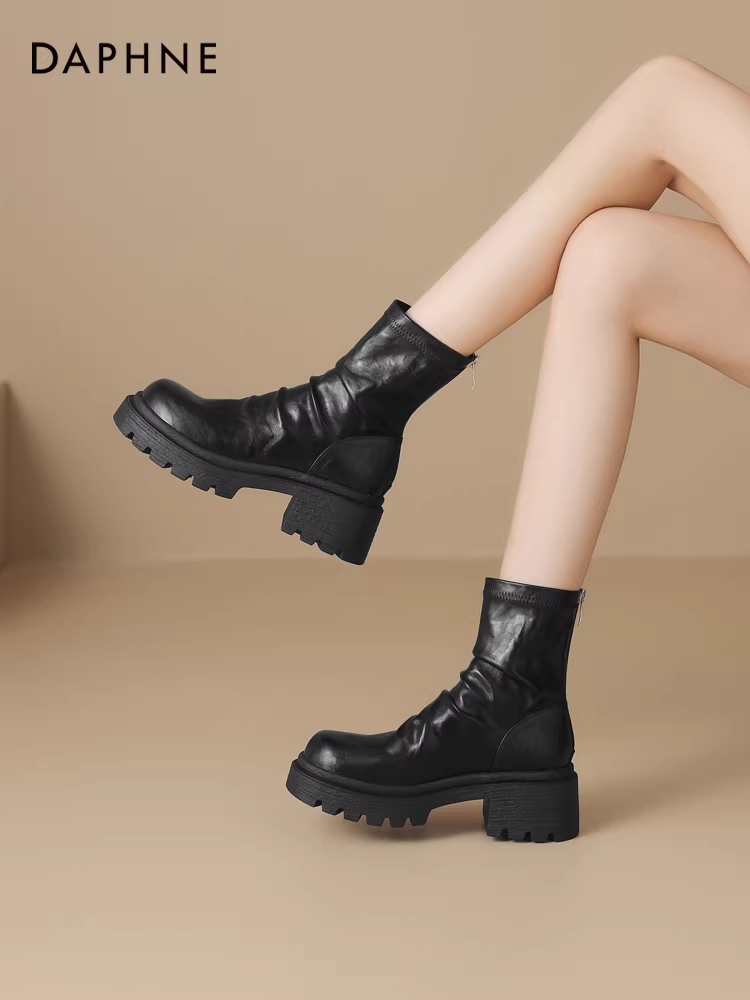 Giày bốt đế dày Daphne dành cho nữ 2025 bốt mỏng mới bốt cao gót mùa đông lót lông cừu giày da tăng chiều cao giày bốt Martin