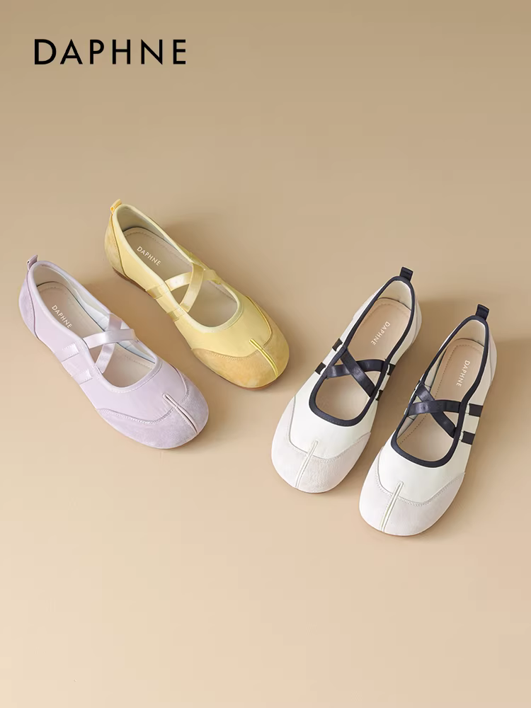 Giày Mary Jane nữ Daphne kiểu dáng mới mùa thu năm 2025, đế bằng mỏng màu tím, mũi giày xẻ tà.
