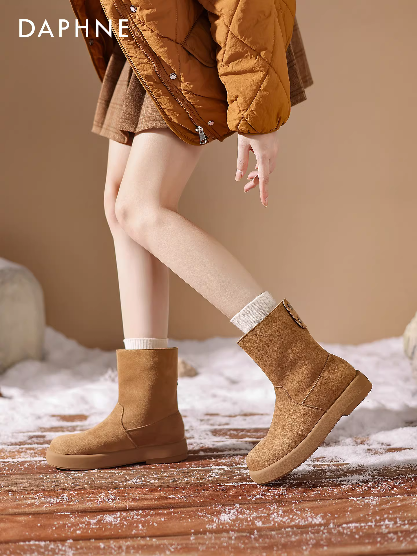 Giày bốt đế dày Daphne dành cho nữ 2025, kiểu mới mùa đông, lót lông cừu, cao đến giữa bắp chân, kiểu bốt tuyết, màu nâu, kiểu bốt Martin