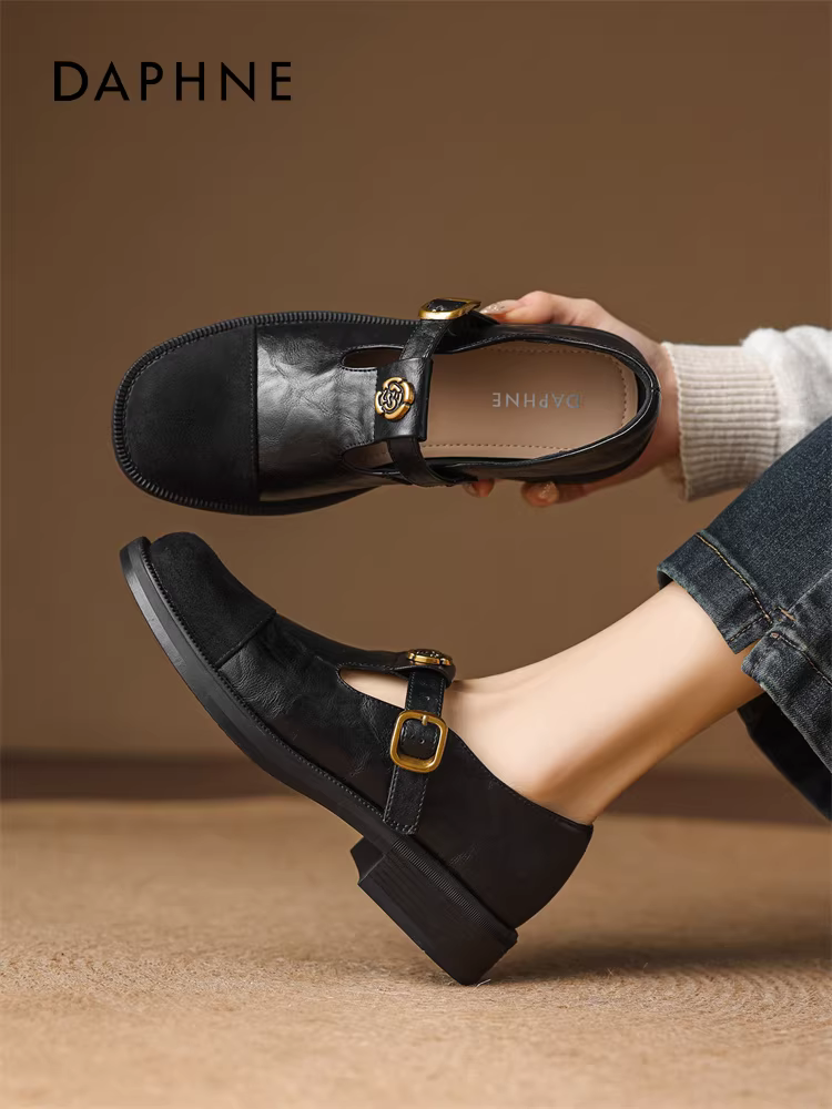 Giày lười màu đen Daphne dành cho nữ mùa xuân 2026 giày da hoa trà mới kiểu Pháp Giày Mary Jane quai chữ T