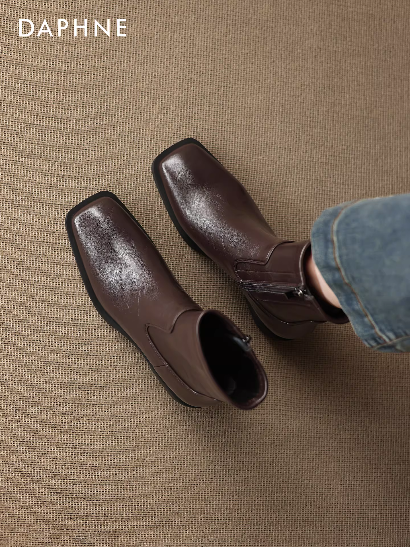 Giày bốt ngắn mũi vuông đen kiểu dáng thon gọn Daphne 2025 mới dành cho nữ mùa thu đông, kiểu Martin, chất liệu da Chelsea