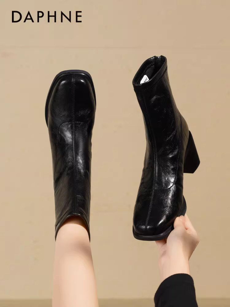 Giày bốt cao gót ngắn Daphne dành cho nữ, mẫu mới thu đông 2025, màu đen, kiểu Martin, ôm chân, đa năng, gót dày.