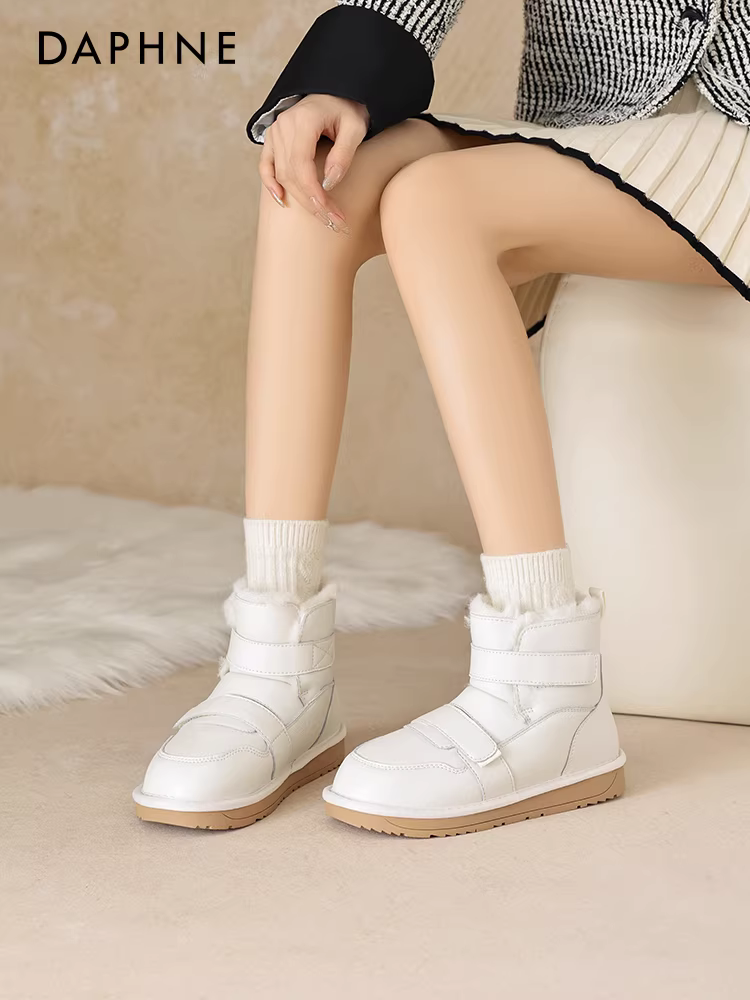 Giày bốt da chống thấm Daphne dành cho nữ, kiểu mới mùa đông 2025, có khóa dán và lót lông cừu, giày bốt ngắn đang thịnh hành năm nay