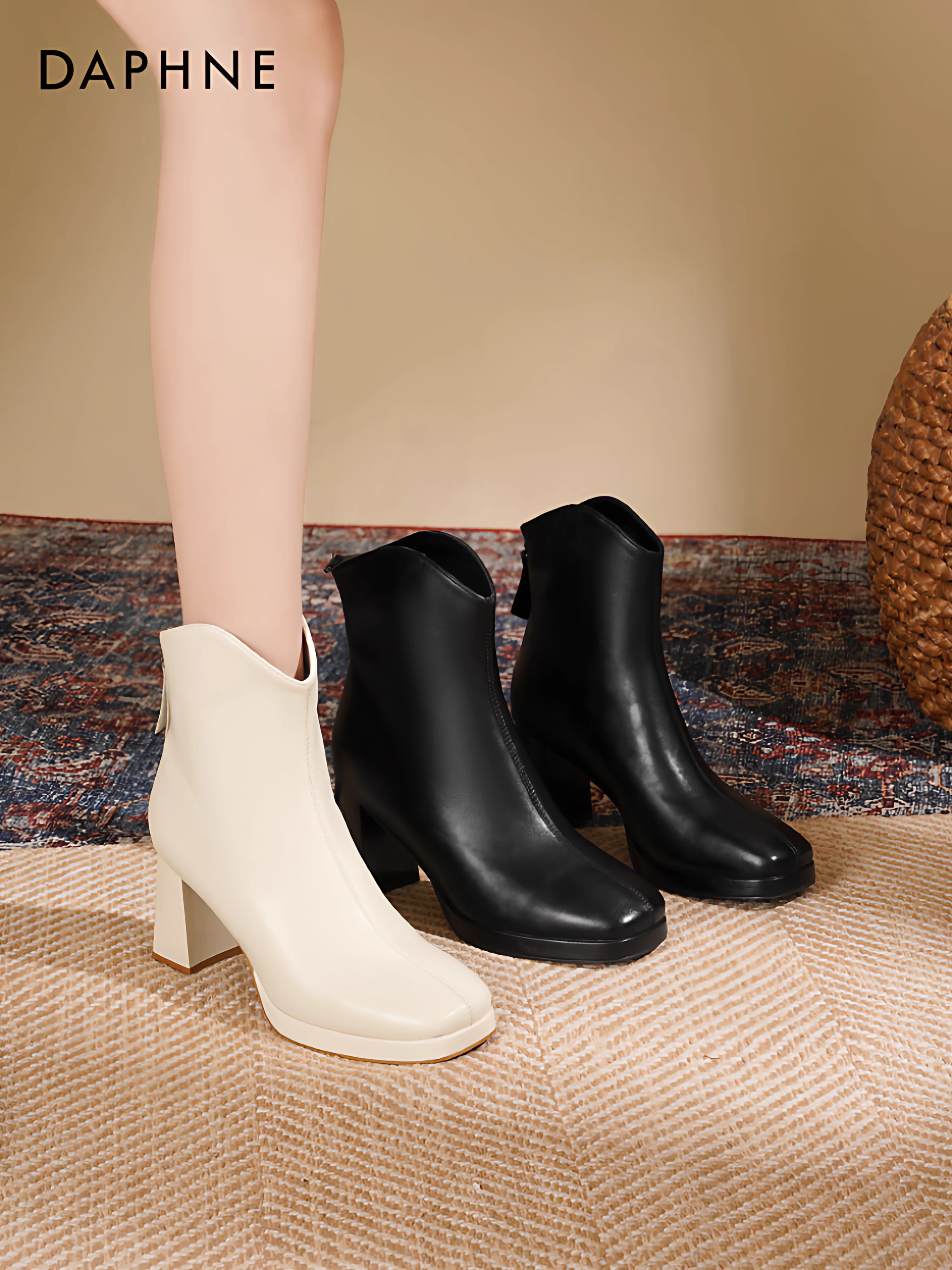 Giày bốt cao gót ngắn Daphne dành cho nữ 2025, mẫu mới thu đông, tăng chiều cao, kiểu dáng rất đẹp, màu trắng, ôm chân, gót dày.