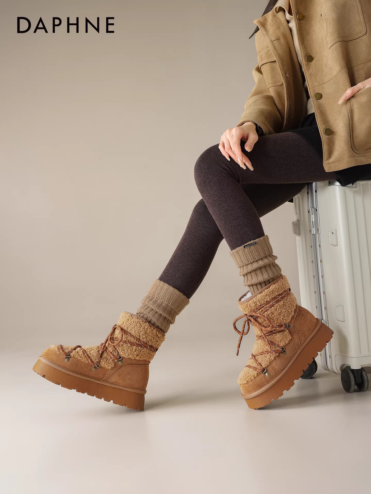 Giày bốt tuyết đế dày Daphne dành cho nữ, kiểu mới mùa đông 2025, lót lông cừu, bốt cổ thấp dày dặn, giày nữ, giày cotton ấm áp.