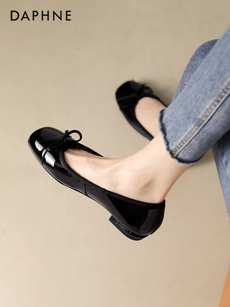 Giày bệt nữ Daphne 2025, giày nữ mùa thu mới, kiểu Pháp, giày da đế bằng, giày lười màu đỏ, giày cưới mùa thu