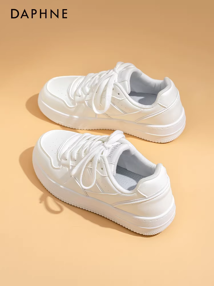 Giày thể thao trắng cổ điển Daphne dành cho nữ, mẫu mới thu 2025, phong cách học sinh, tăng chiều cao, đa năng, thể thao, năng động.