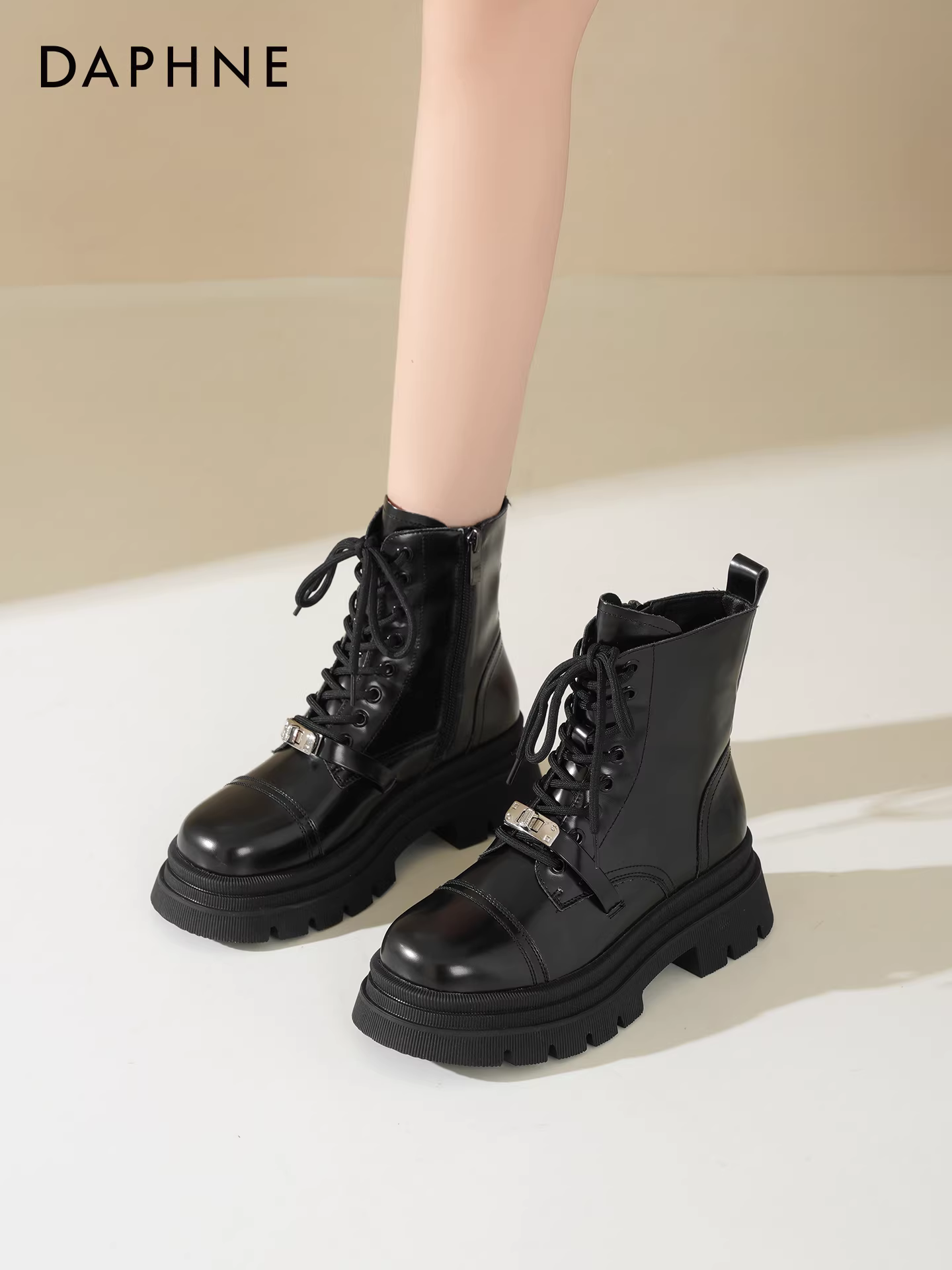 Giày bốt Martin đế dày Daphne dành cho nữ 2025, mẫu mới xuân thu, tăng chiều cao, kiểu dáng thon gọn, màu đen, buộc dây, có khóa, kiểu ngắn