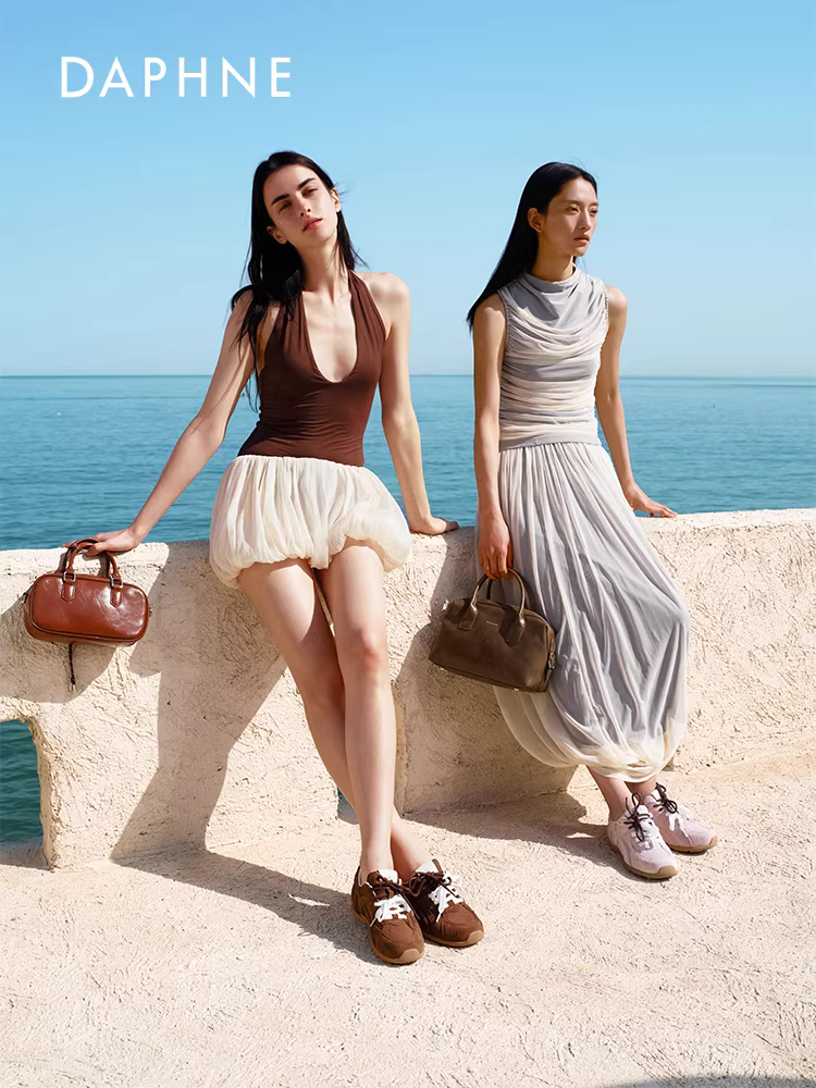 Giày thể thao lưới mềm kiểu Daphne của Song Qian dành cho nữ, mẫu mới thu đông 2025, màu đỏ, giày thể thao nữ, giày thường ngày