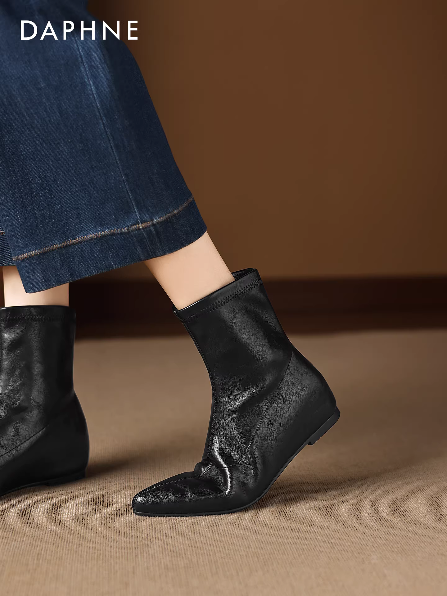 Giày bốt ngắn tăng chiều cao Daphne dành cho nữ 2025, mẫu mới mùa đông, kiểu Pháp, ôm dáng, kiểu Martin, mũi nhọn, kiểu Chelsea, bốt cổ ngắn