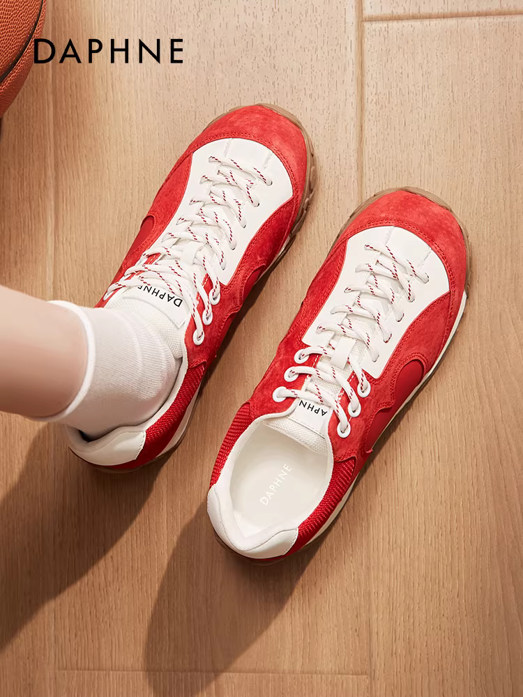 Giày đỏ Daphne, giày tập Đức dành cho nữ, giày thể thao đa năng kiểu retro mới năm 2025 với đế dày.