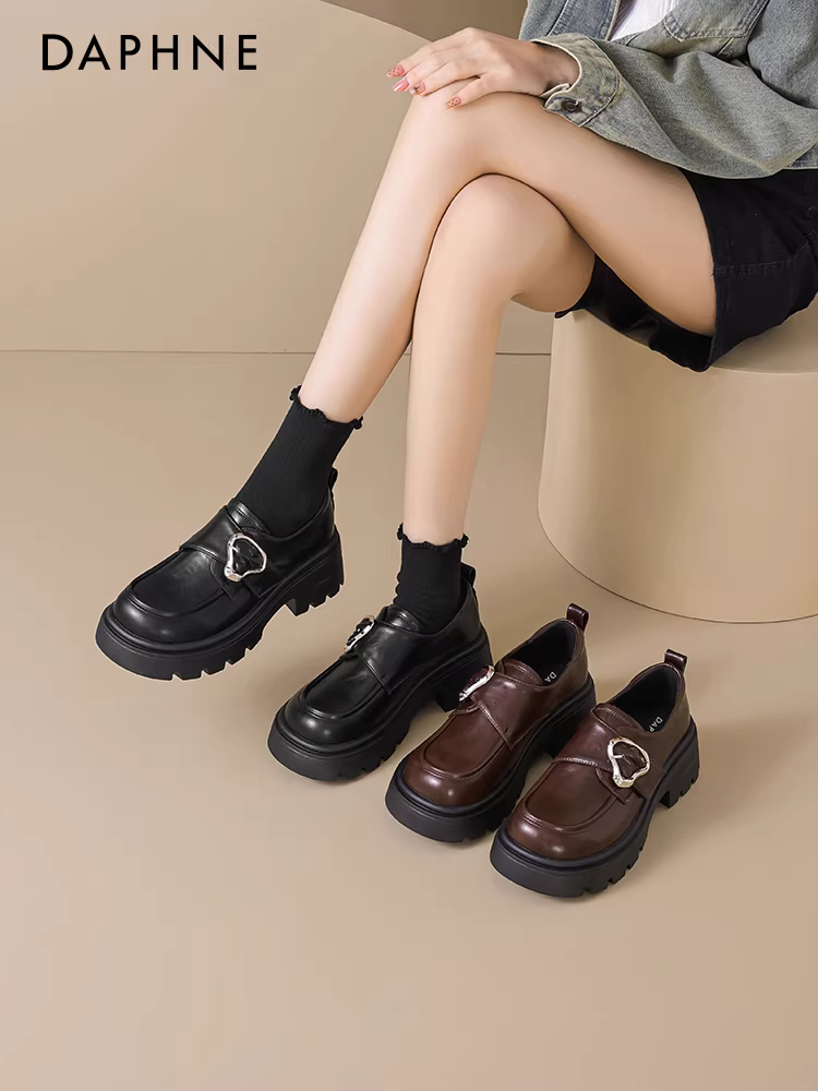 Giày lười đế dày Daphne dành cho nữ 2025, kiểu mới mùa thu, lót lông mềm, kiểu dáng Anh, giày da nhỏ, dễ mang.