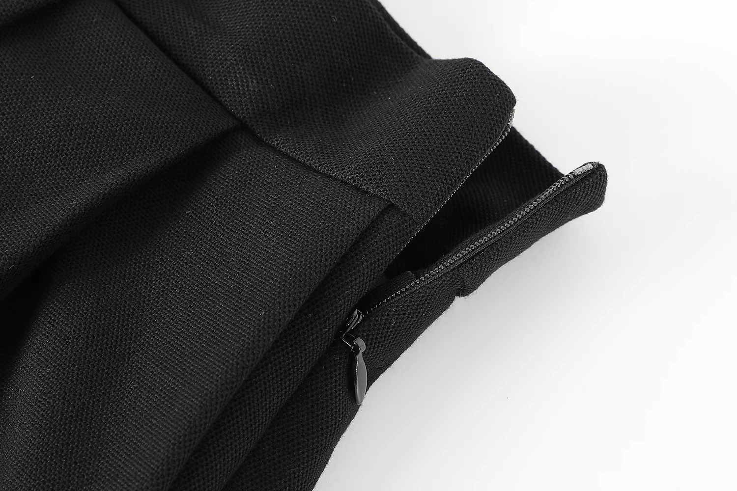 Bộ đồ nữ mùa hè kiểu Hàn Quốc, áo ngắn thêu hình trái tim dễ thương, có dây rút ở eo, chân váy xếp ly cao eo