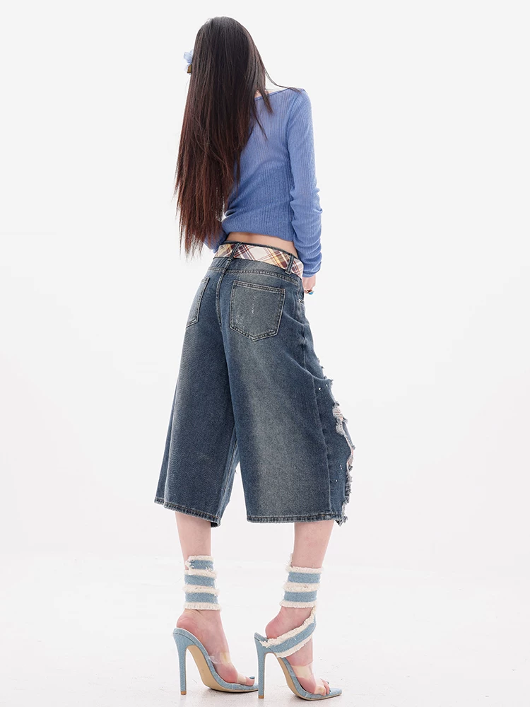 Dự án chụp ảnh đường phố ABWEAR - Quần short denim rách màu xanh cổ điển nguyên bản dành cho nữ, thiết kế rộng rãi, quần dài ba phần tư