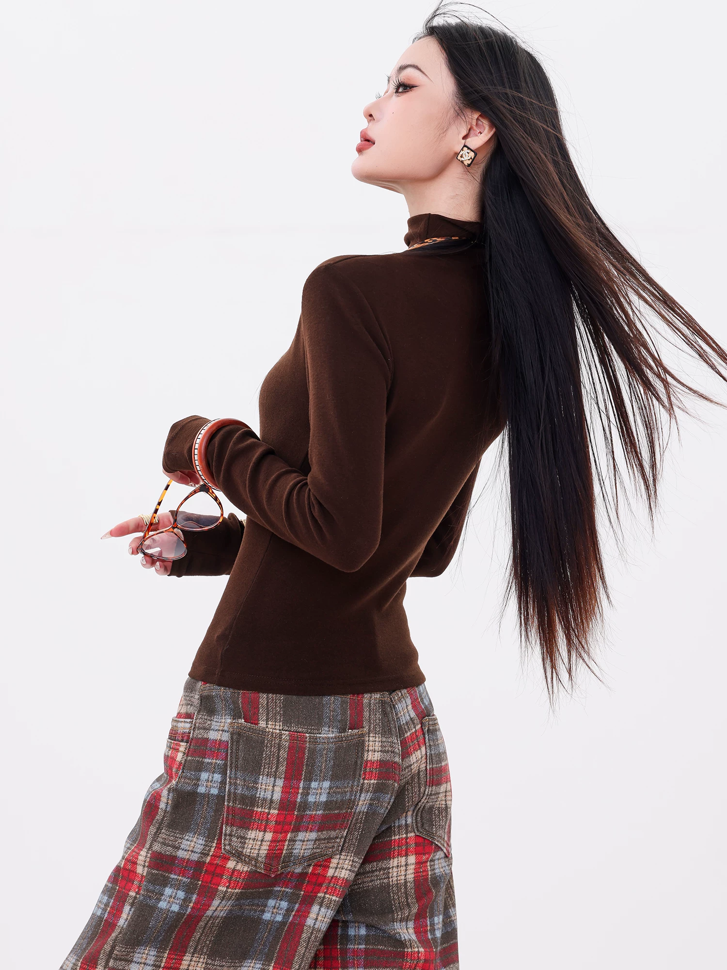 ABWLR Mocha Mist - Áo thun dài tay in chữ cổ cao nửa cổ phong cách nữ tính nguyên bản dành cho nữ, áo ôm vừa vặn