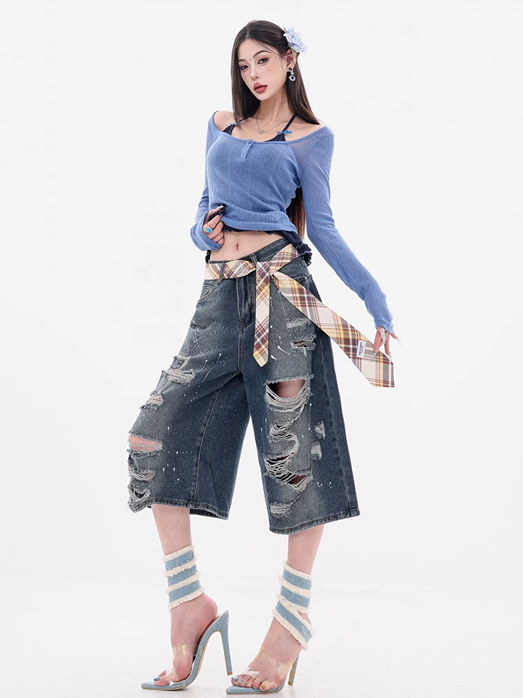 Dự án chụp ảnh đường phố ABWEAR - Quần short denim rách màu xanh cổ điển nguyên bản dành cho nữ, thiết kế rộng rãi, quần dài ba phần tư