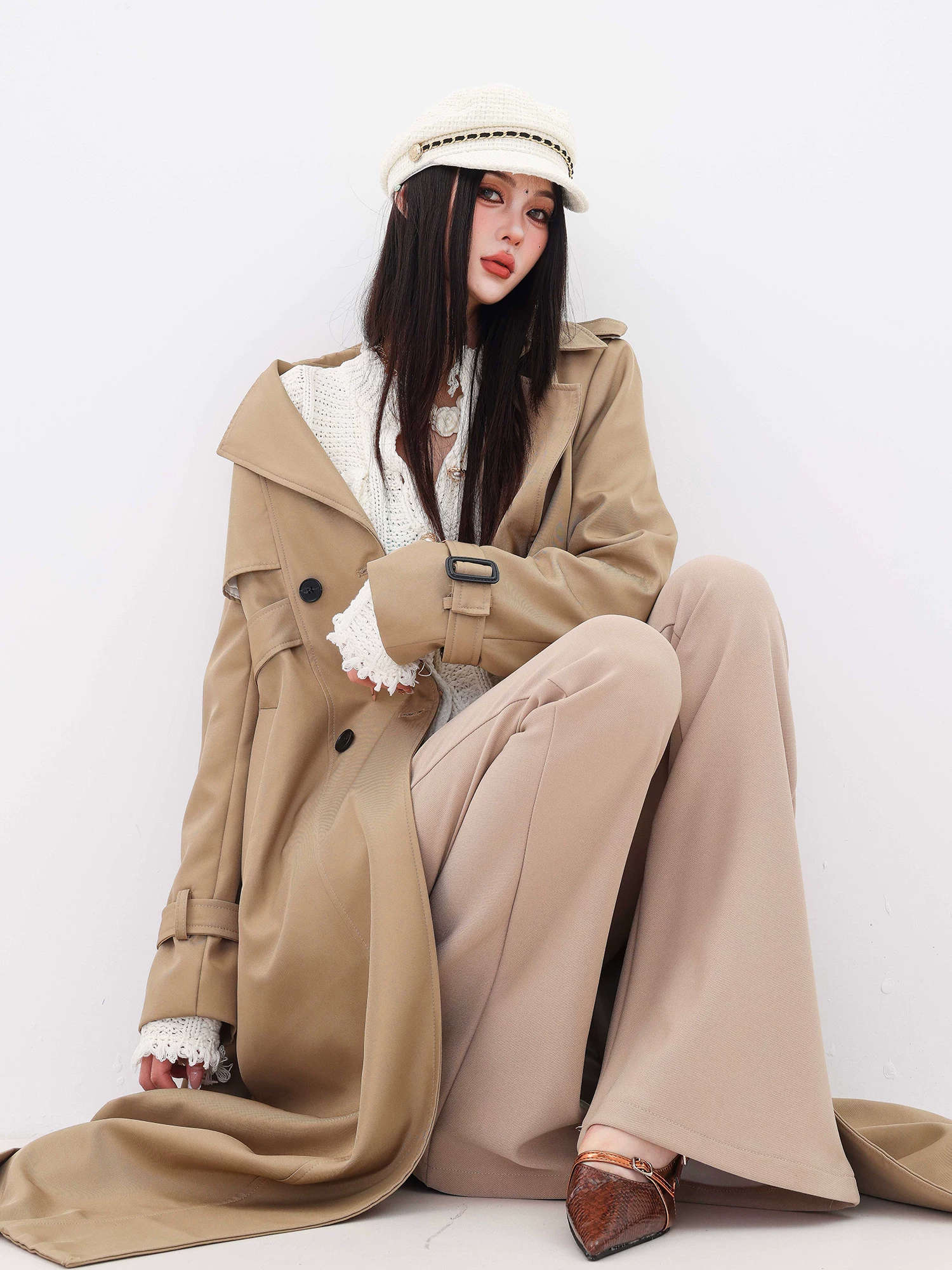 Áo khoác trench coat nữ kiểu Anh ABWLR - kiểu dáng cổ điển, dáng dài, cài khuy đôi, eo thon, thanh lịch.