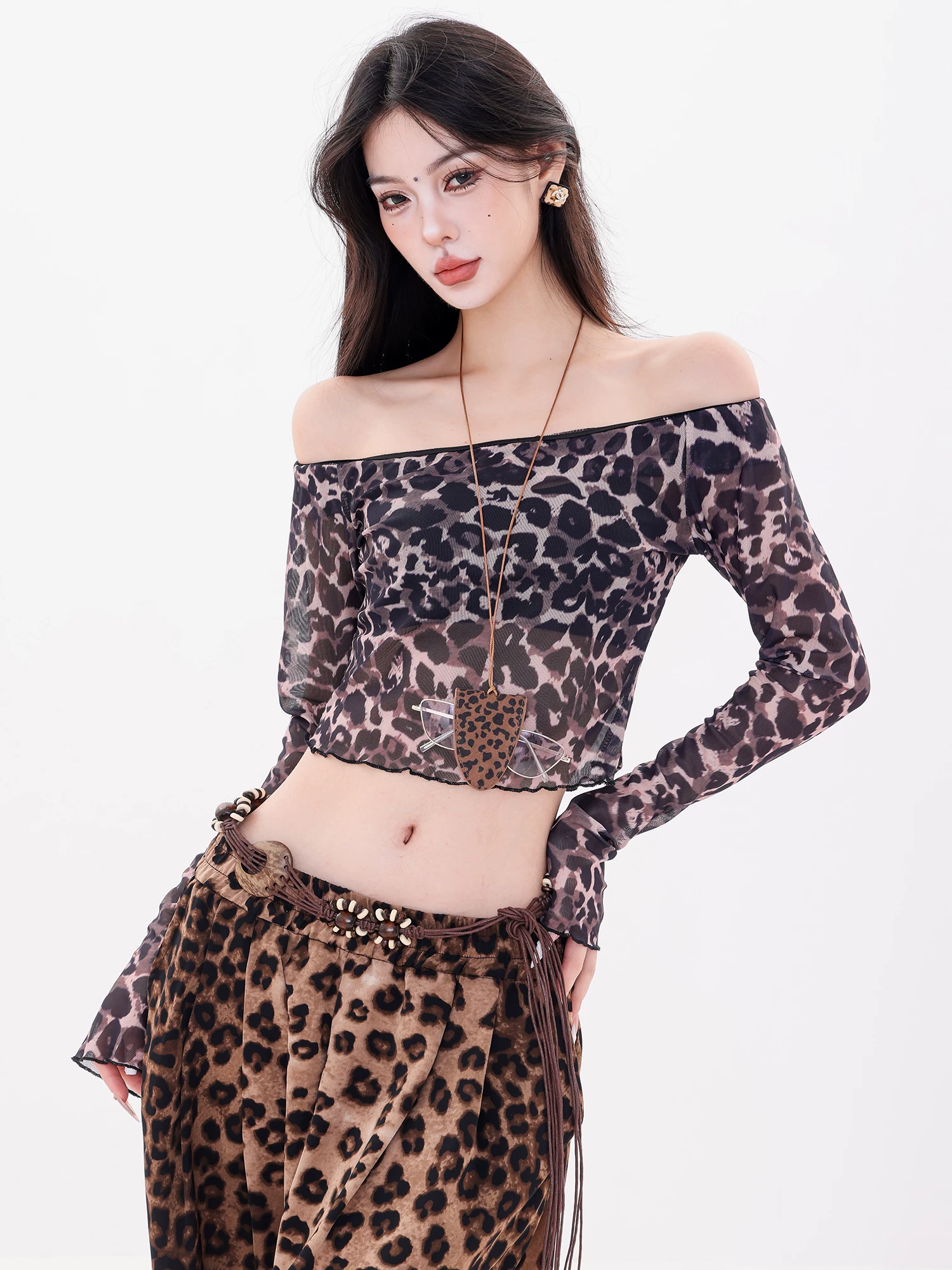 Áo thun dài tay in họa tiết da báo phong cách hot girl nguyên bản của ABWLR dành cho nữ, áo trễ vai dáng ôm vừa vặn mùa thu mới